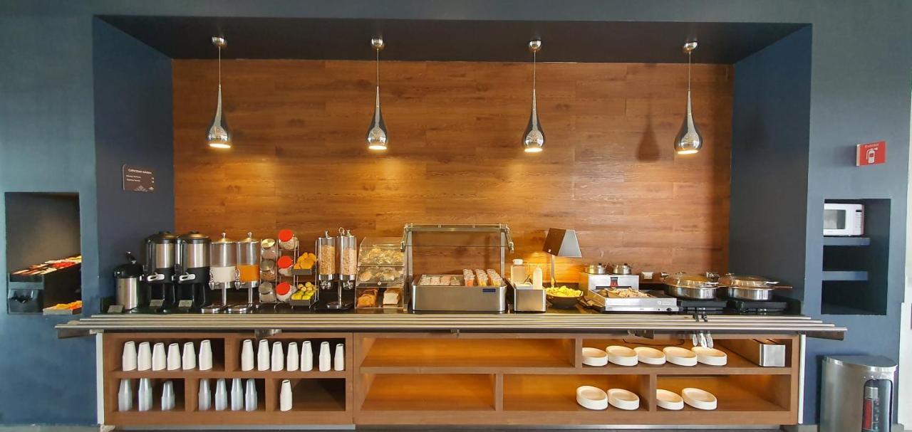 Microtel Inn & Suites By Wyndham San Luis Potosi Bagian luar foto
