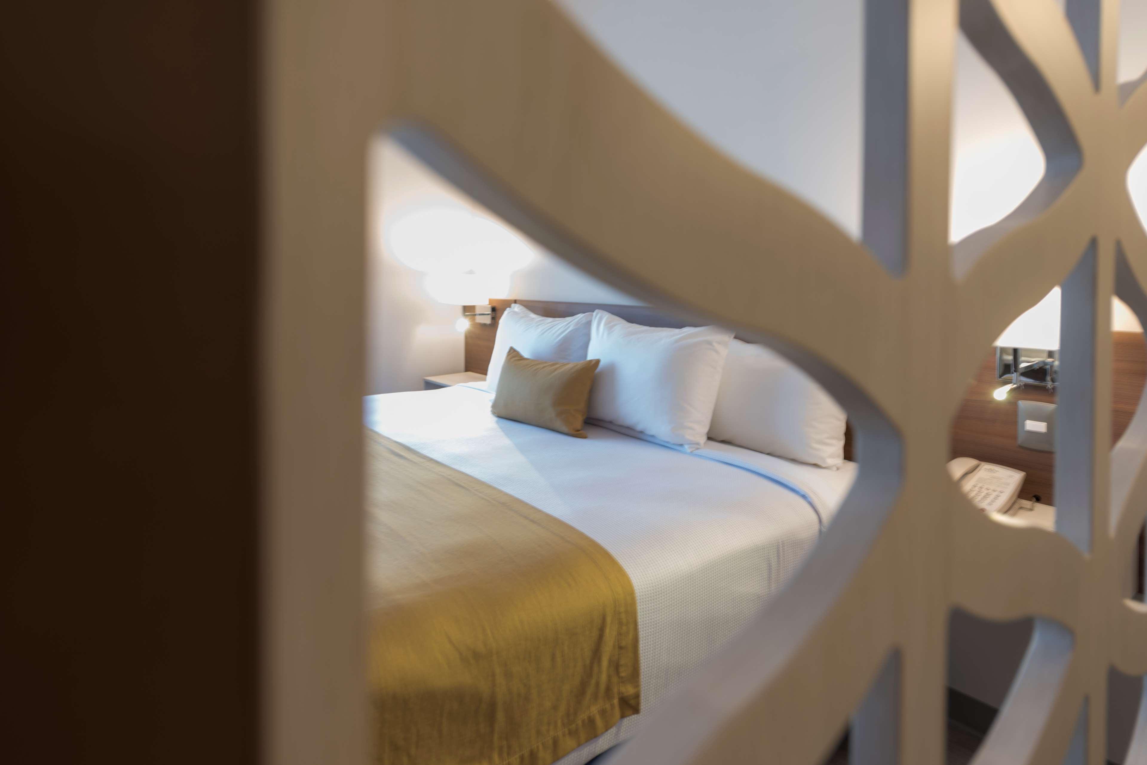 Microtel Inn & Suites By Wyndham San Luis Potosi Bagian luar foto