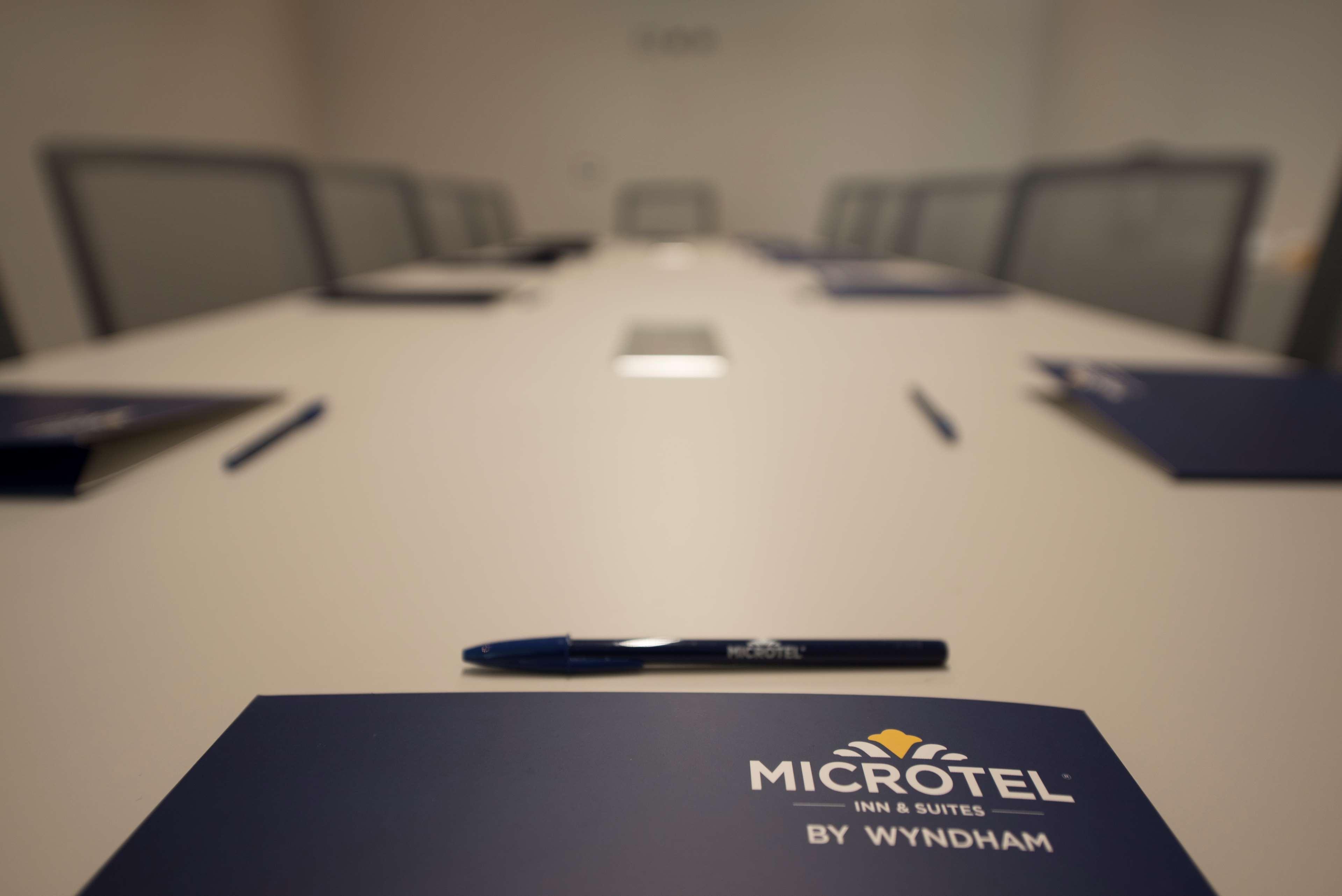 Microtel Inn & Suites By Wyndham San Luis Potosi Bagian luar foto