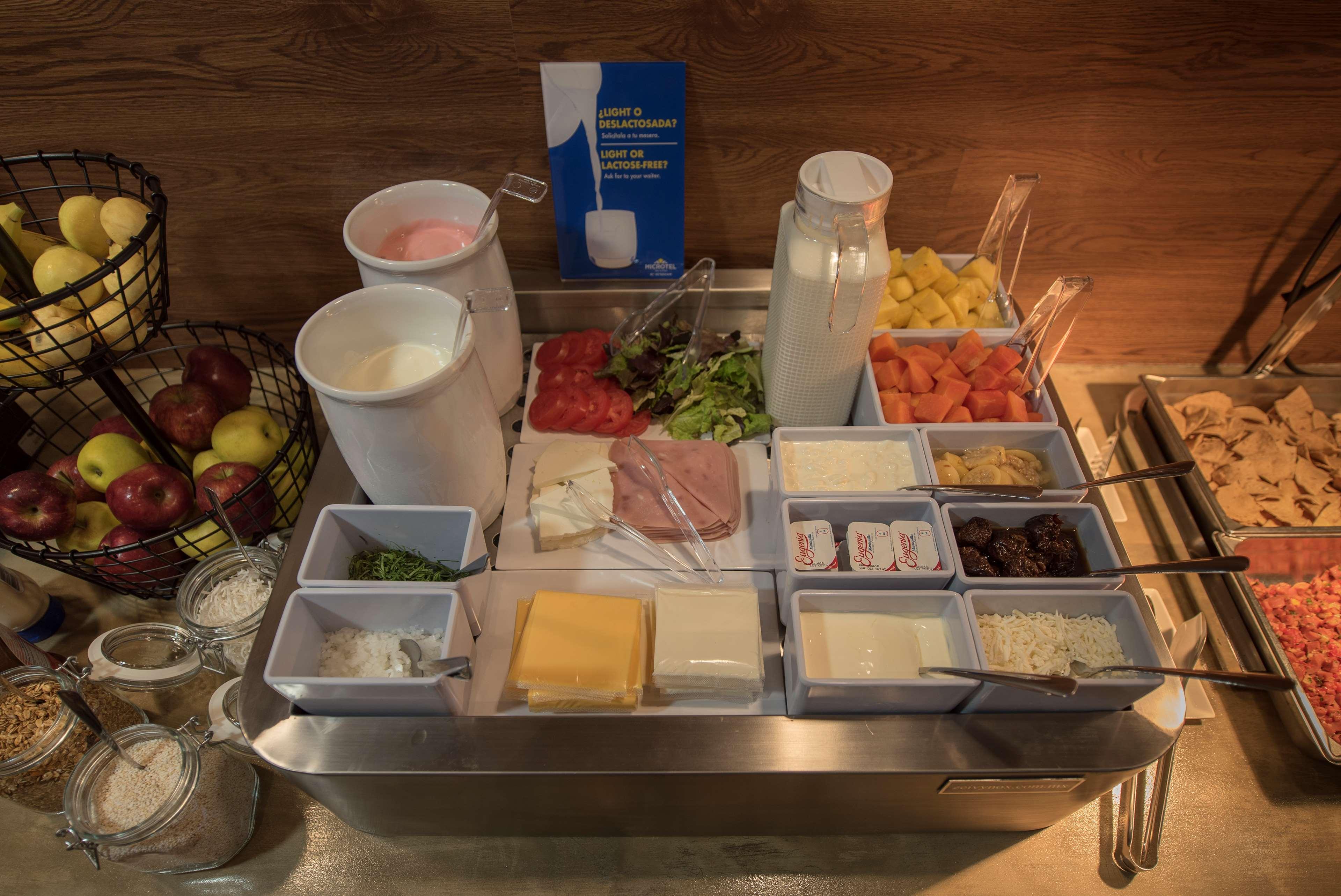Microtel Inn & Suites By Wyndham San Luis Potosi Bagian luar foto