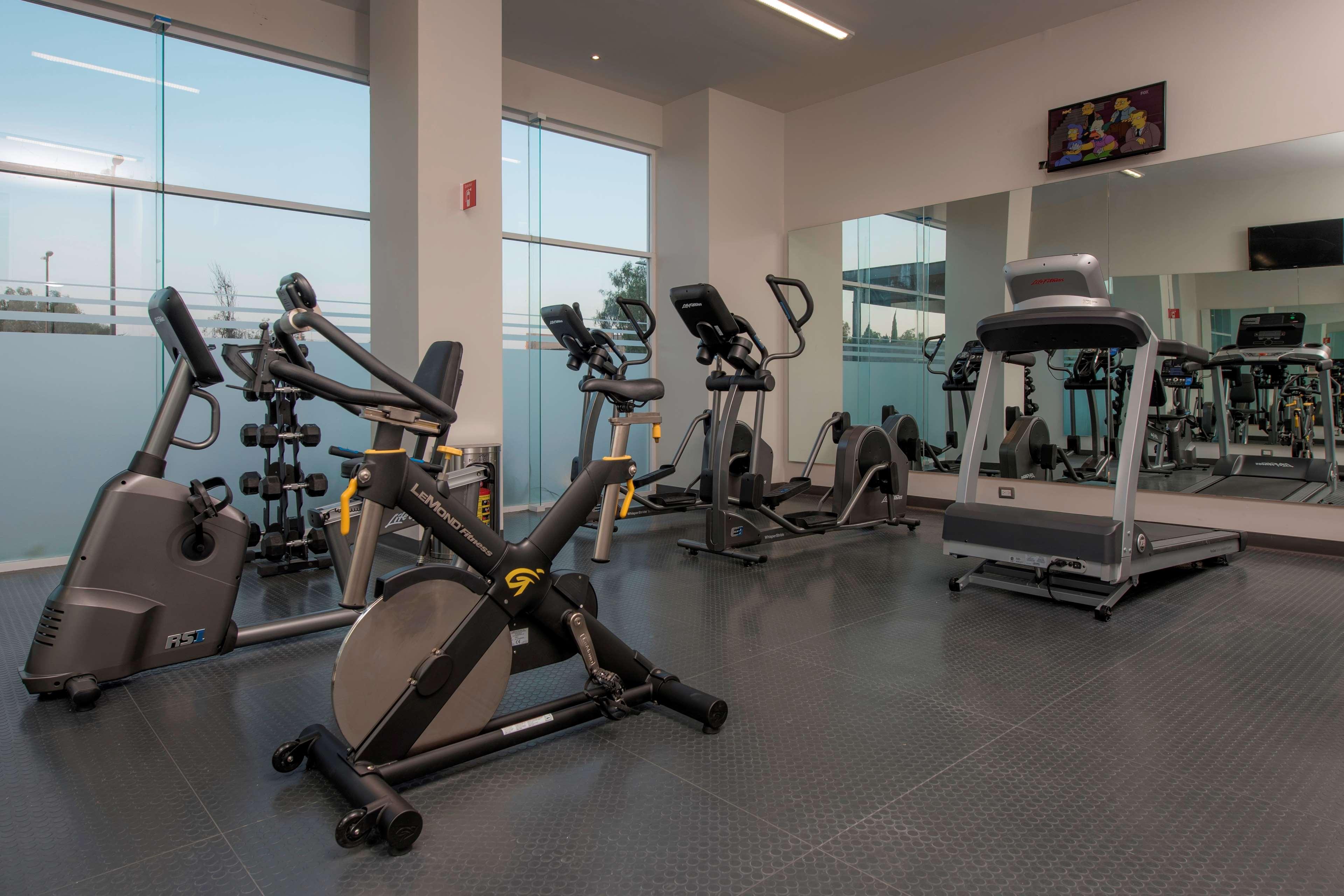 Microtel Inn & Suites By Wyndham San Luis Potosi Bagian luar foto