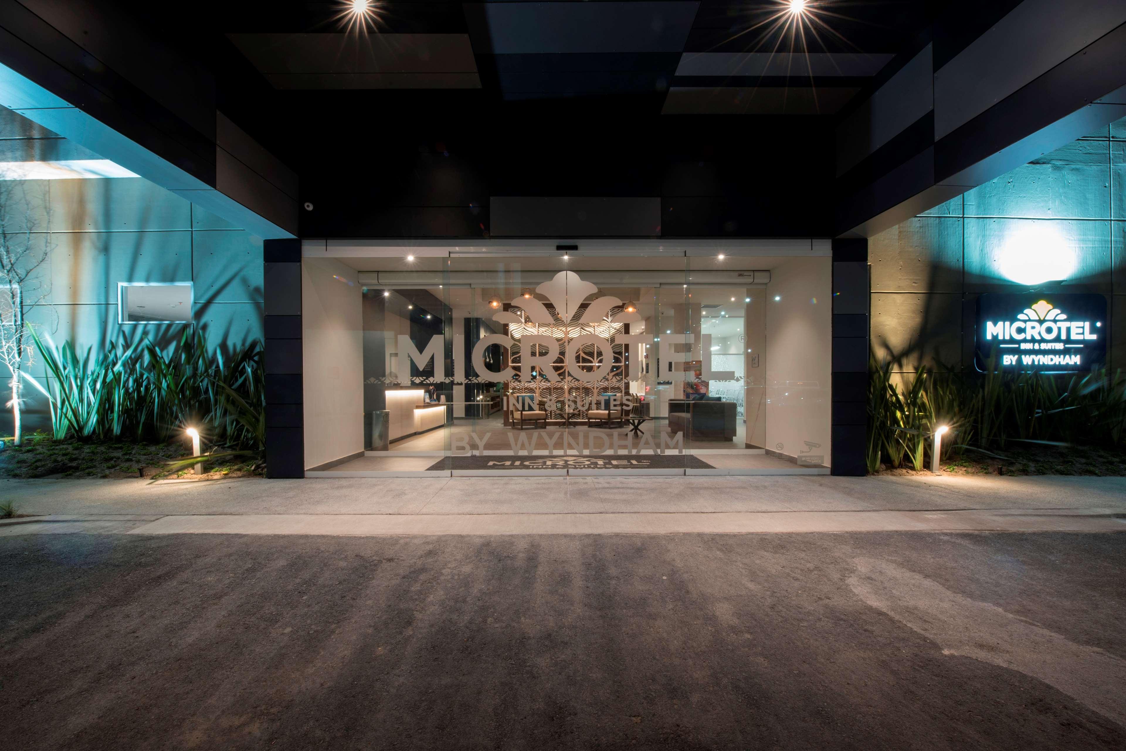 Microtel Inn & Suites By Wyndham San Luis Potosi Bagian luar foto