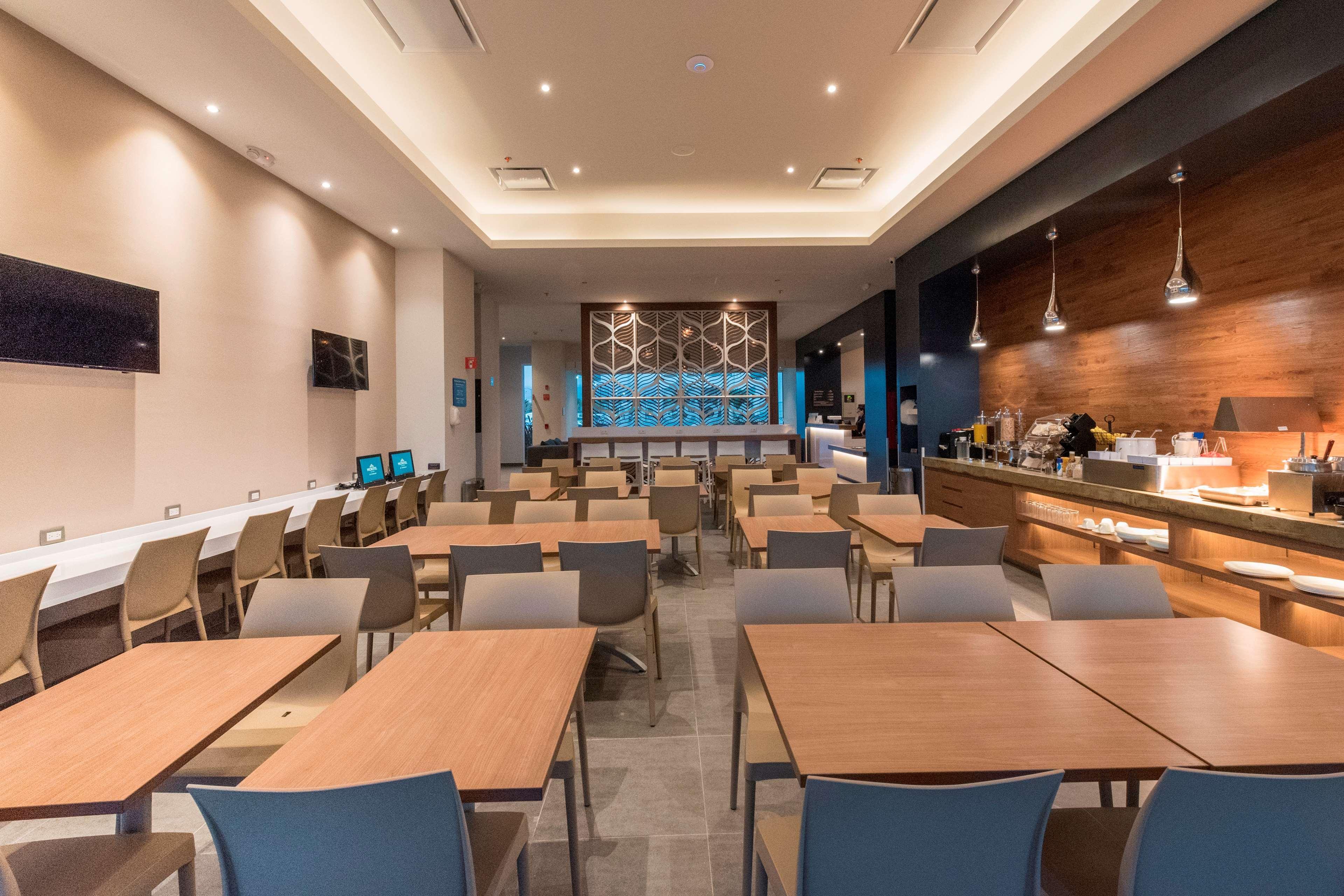 Microtel Inn & Suites By Wyndham San Luis Potosi Bagian luar foto