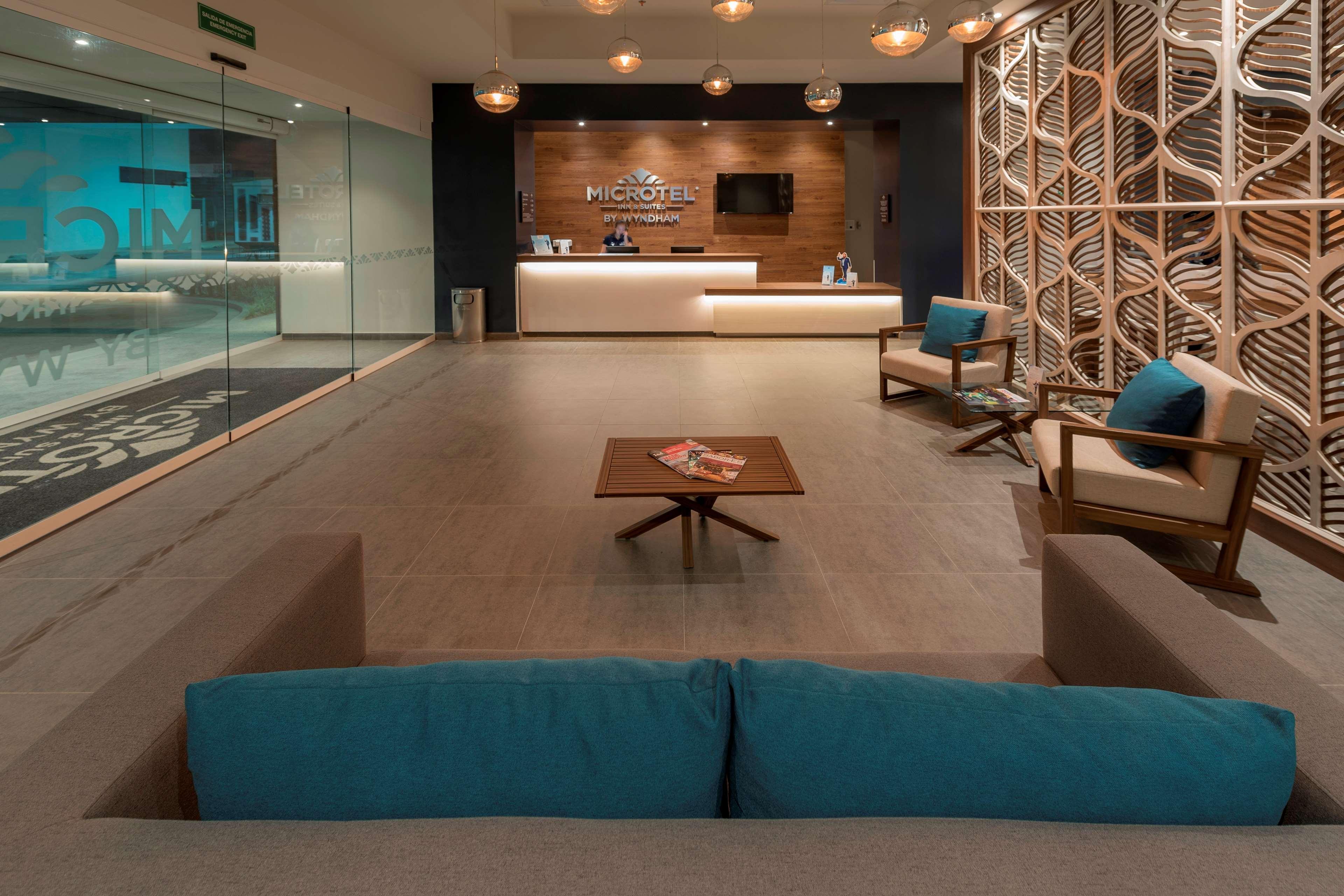 Microtel Inn & Suites By Wyndham San Luis Potosi Bagian luar foto