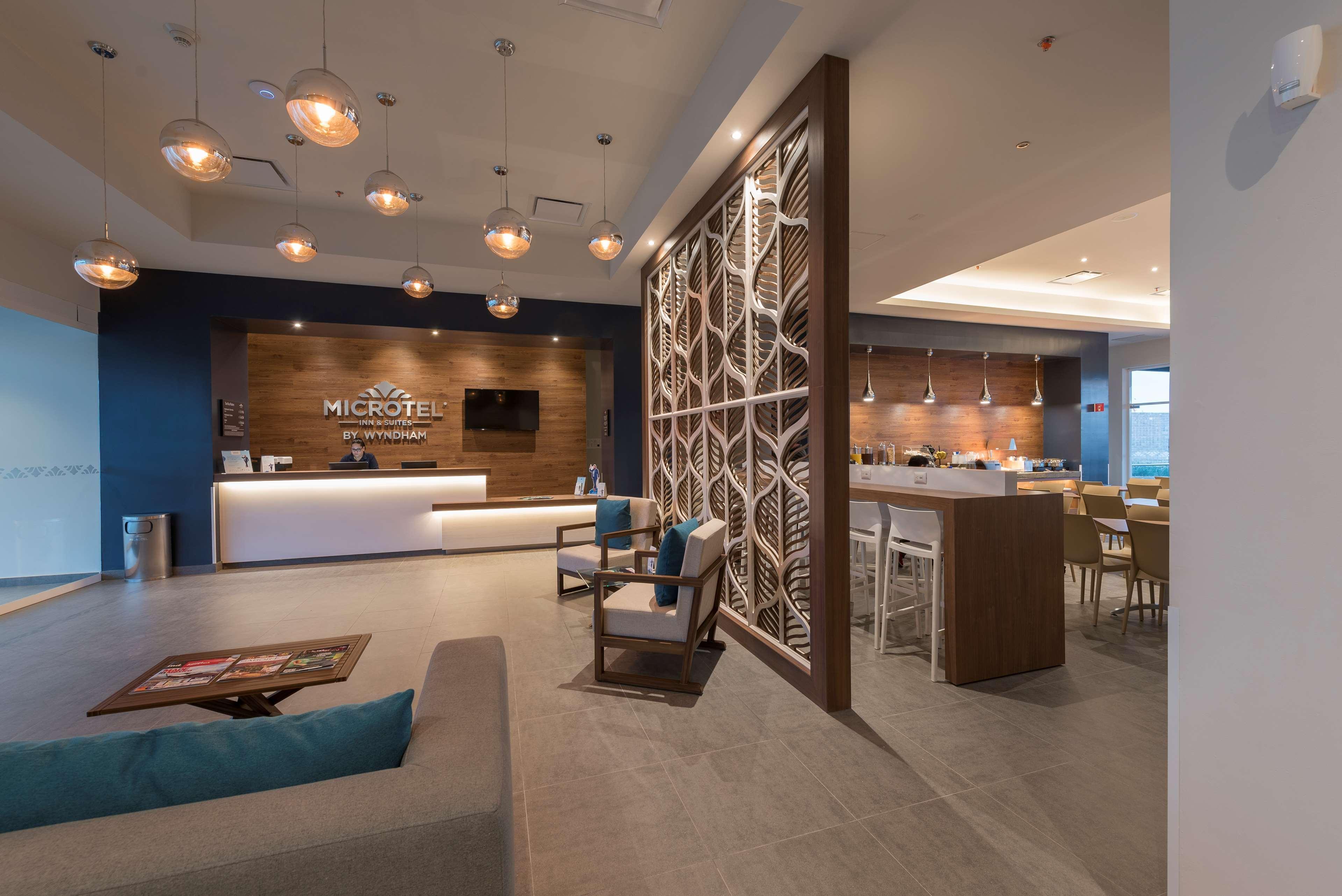 Microtel Inn & Suites By Wyndham San Luis Potosi Bagian luar foto