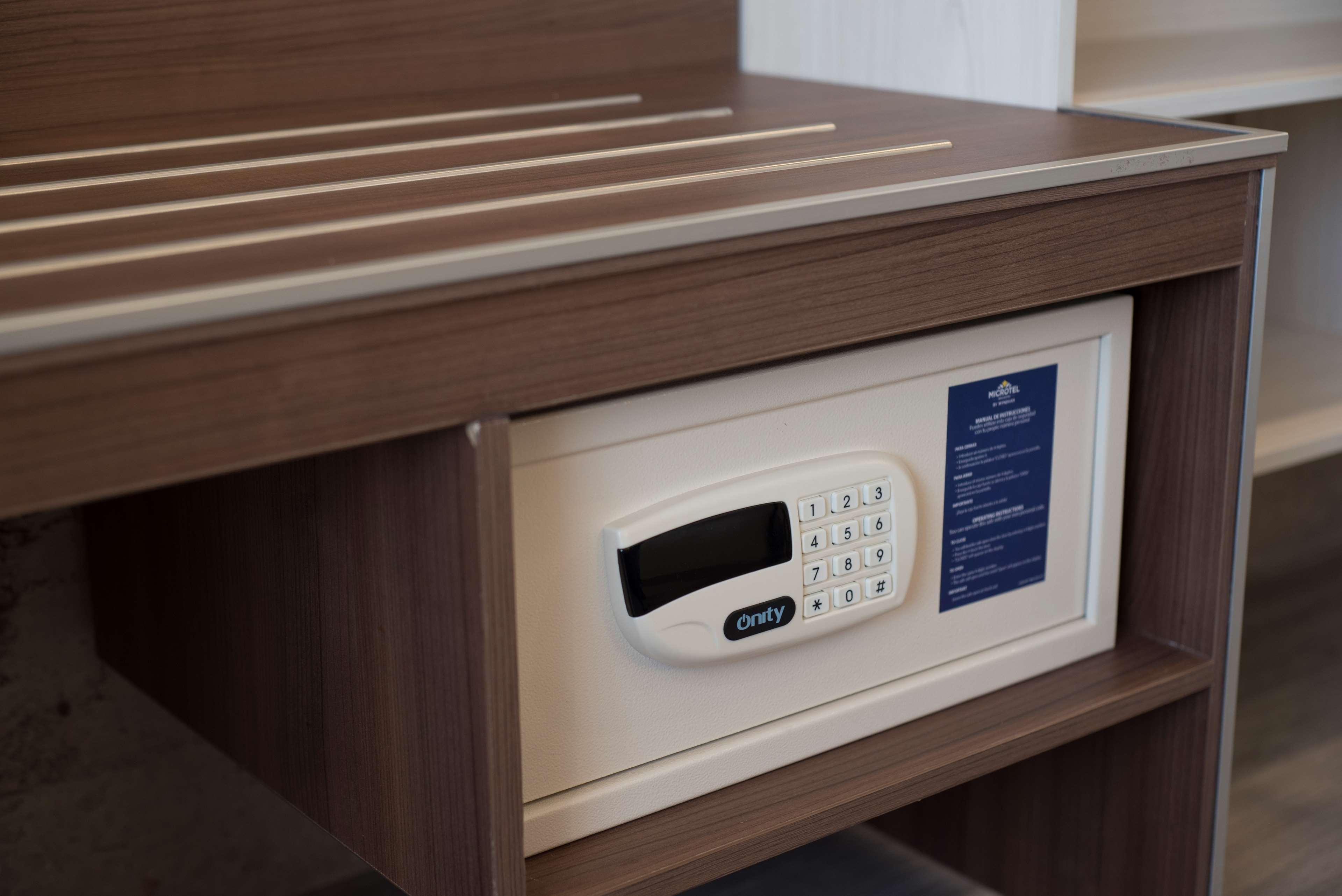 Microtel Inn & Suites By Wyndham San Luis Potosi Bagian luar foto