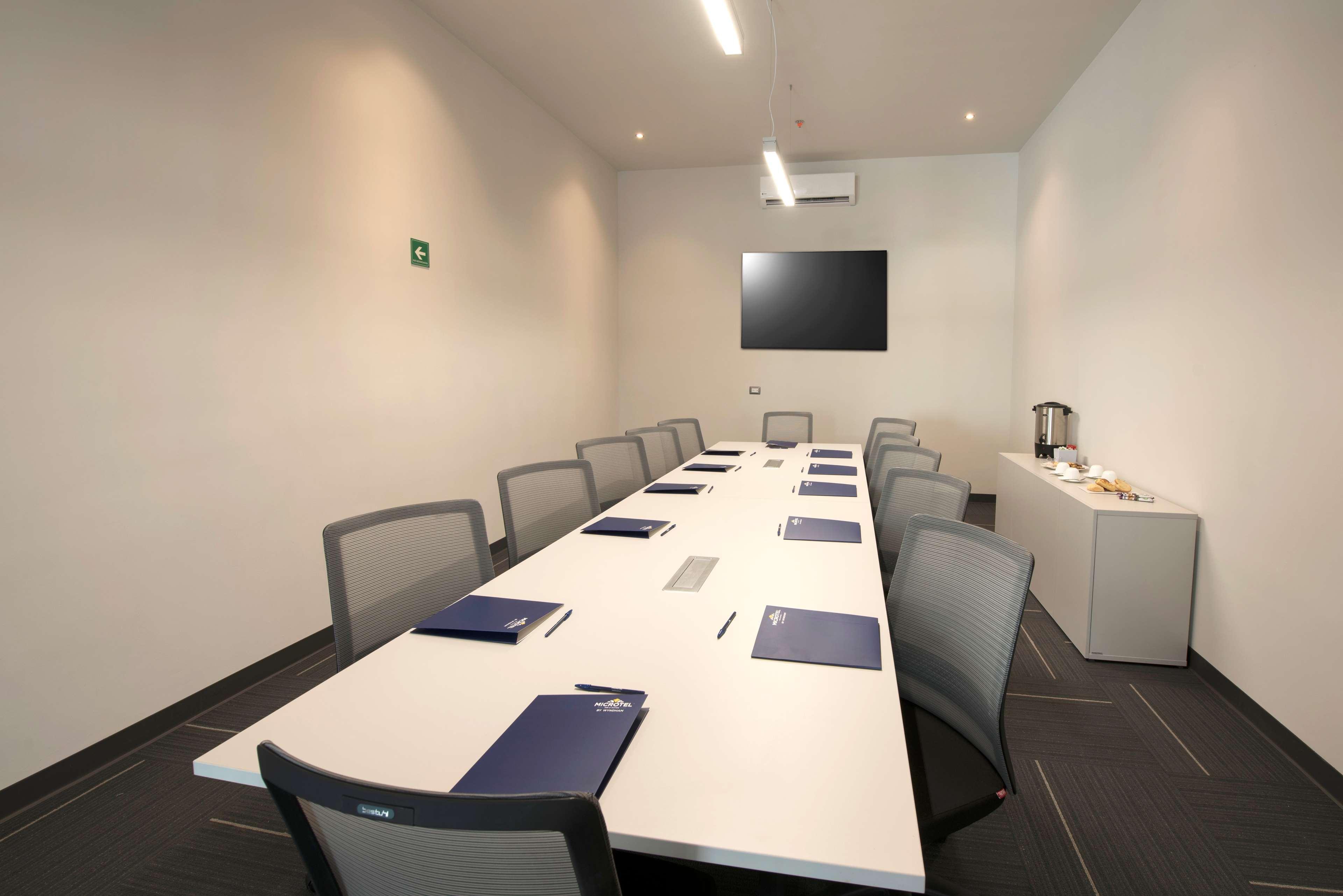Microtel Inn & Suites By Wyndham San Luis Potosi Bagian luar foto