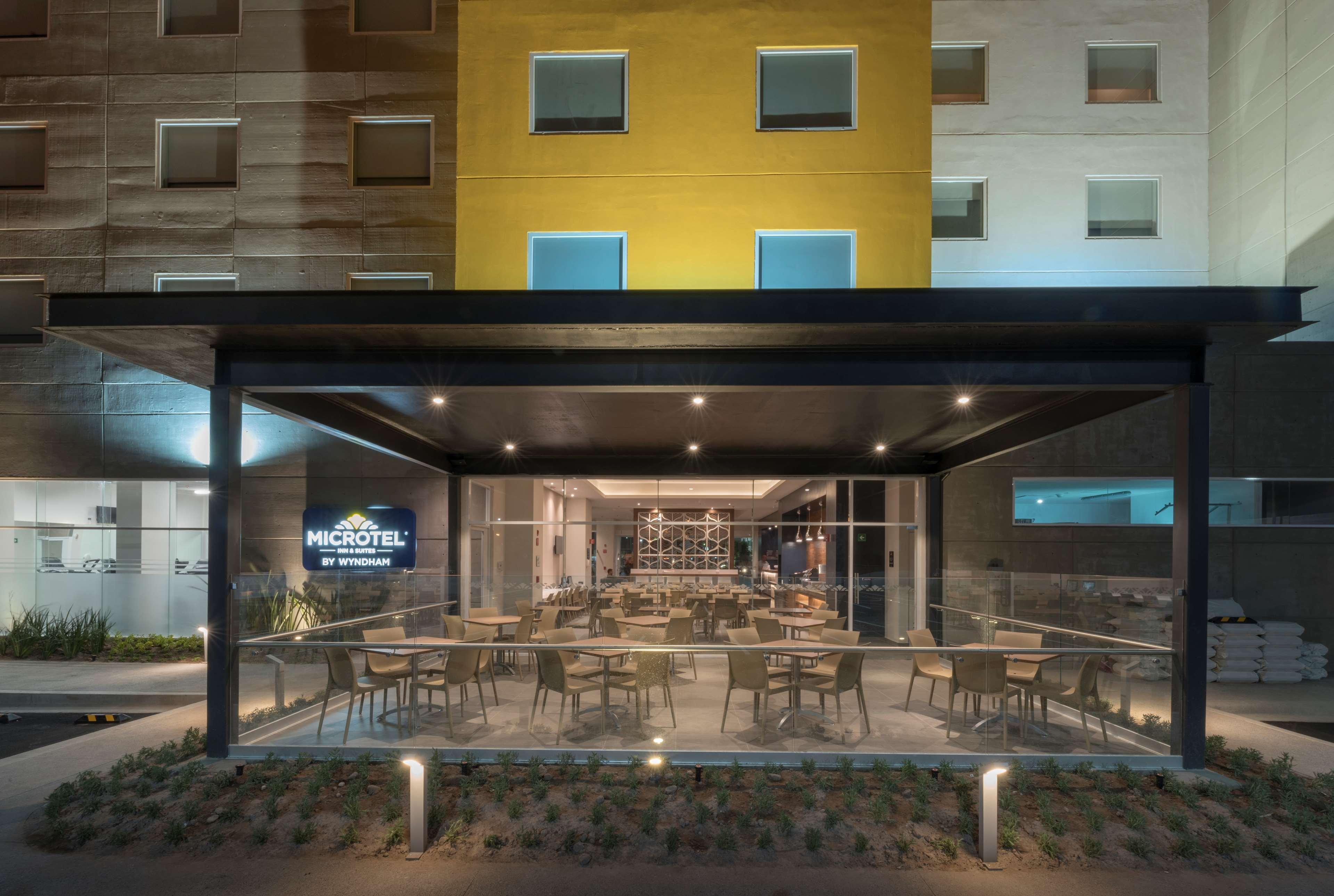 Microtel Inn & Suites By Wyndham San Luis Potosi Bagian luar foto