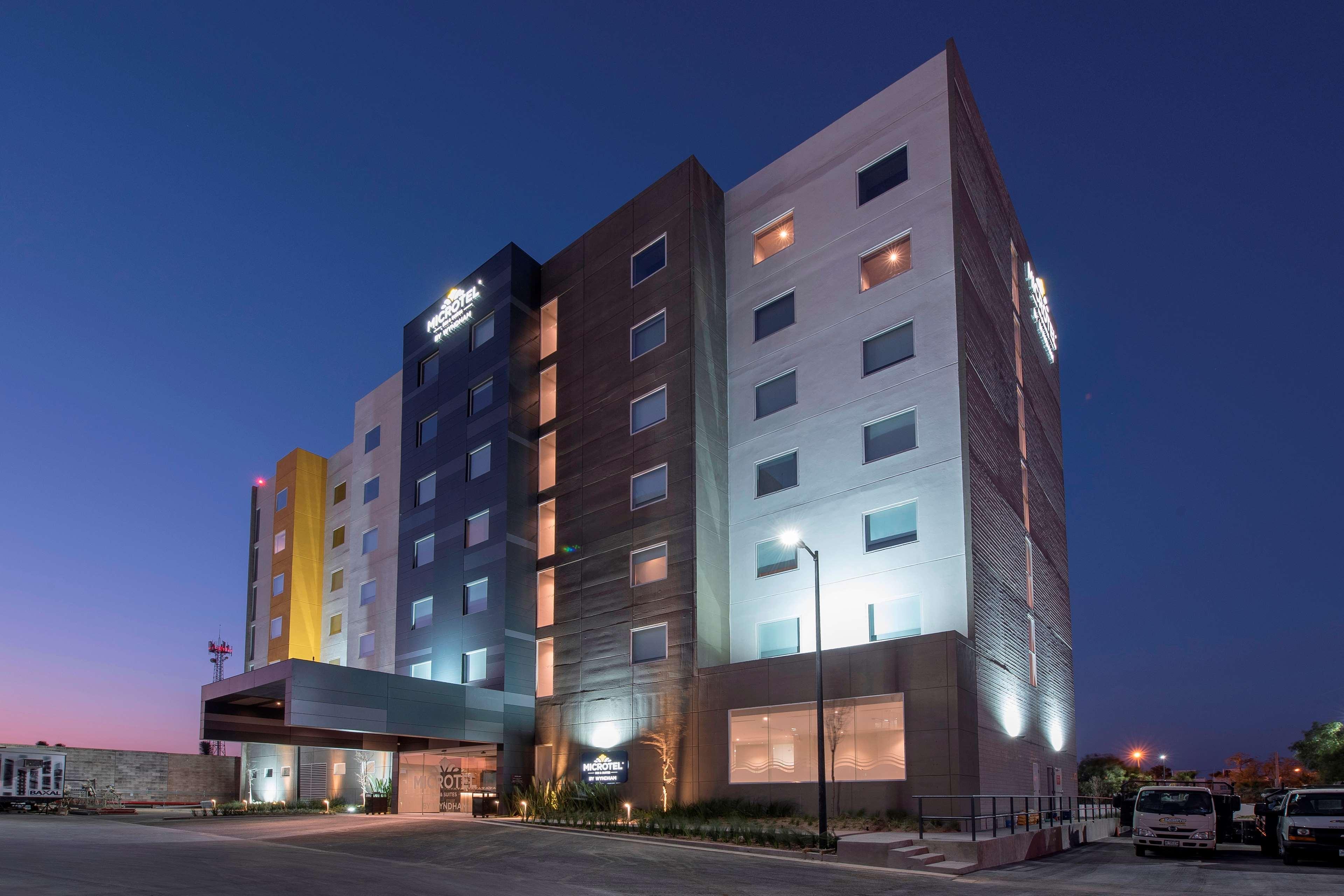 Microtel Inn & Suites By Wyndham San Luis Potosi Bagian luar foto