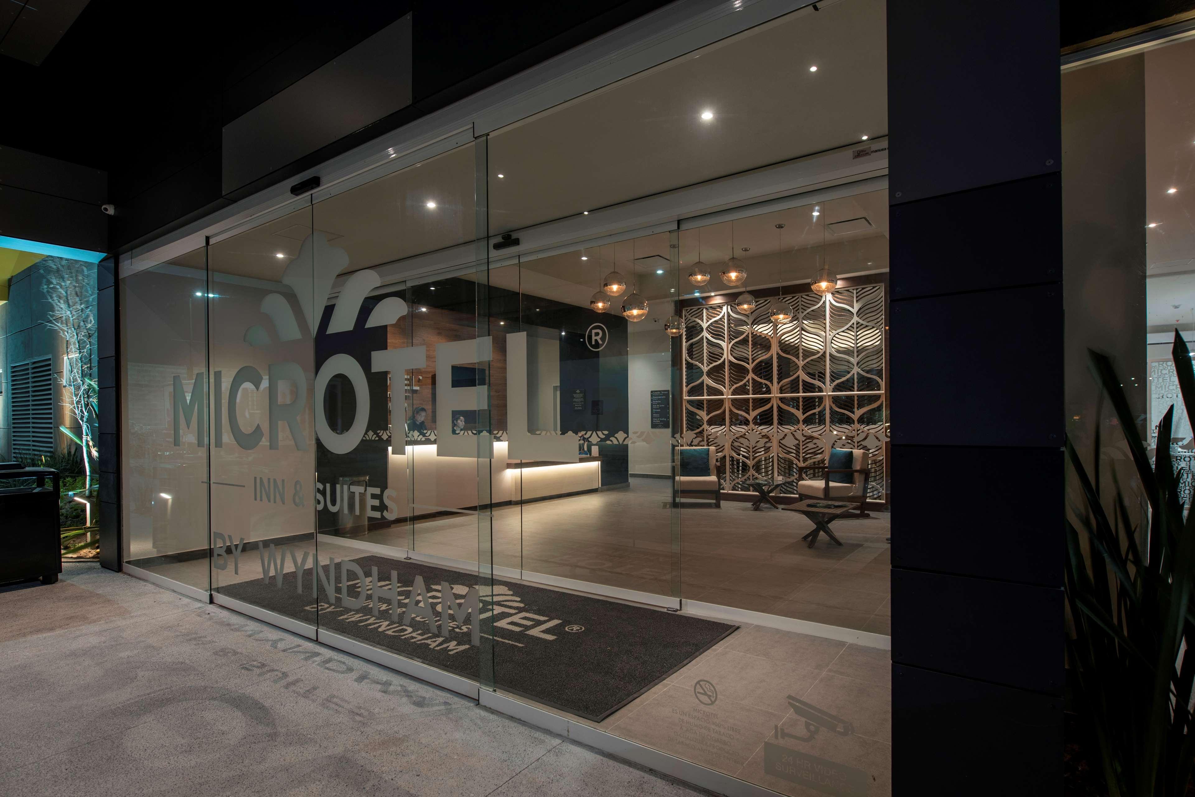 Microtel Inn & Suites By Wyndham San Luis Potosi Bagian luar foto
