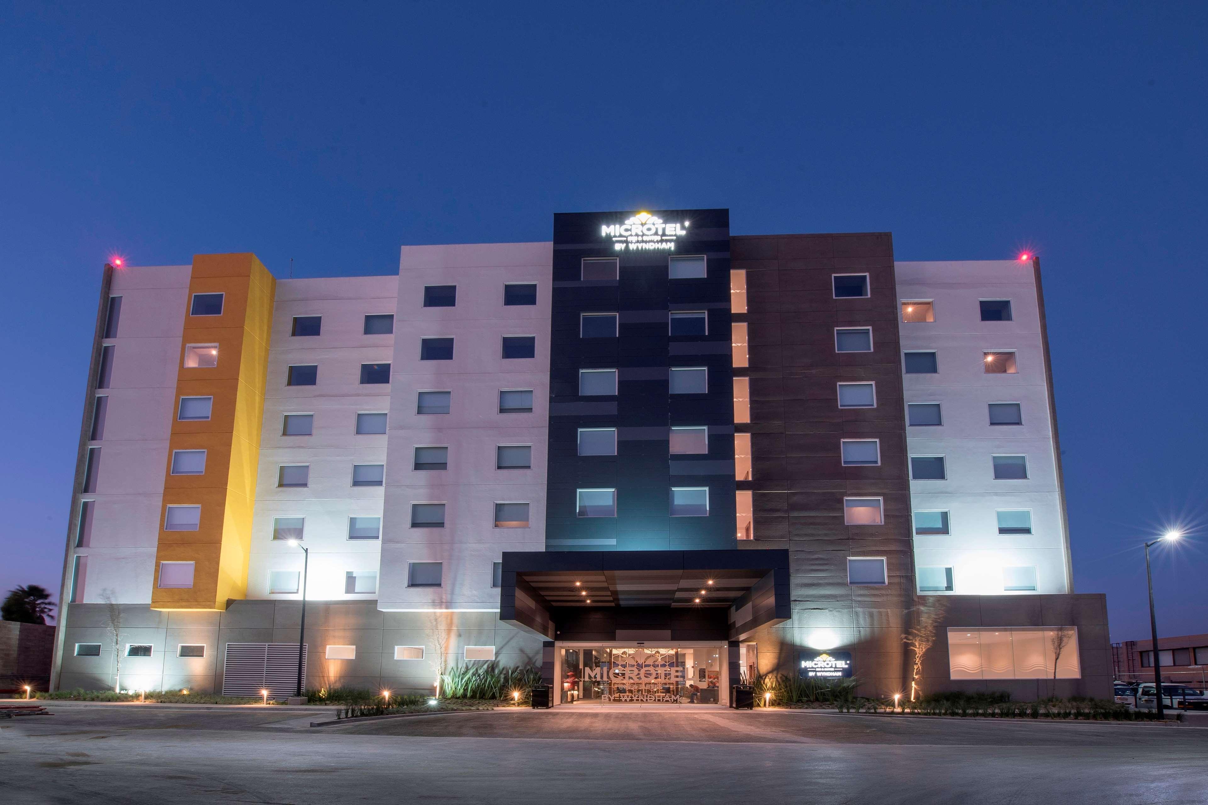 Microtel Inn & Suites By Wyndham San Luis Potosi Bagian luar foto