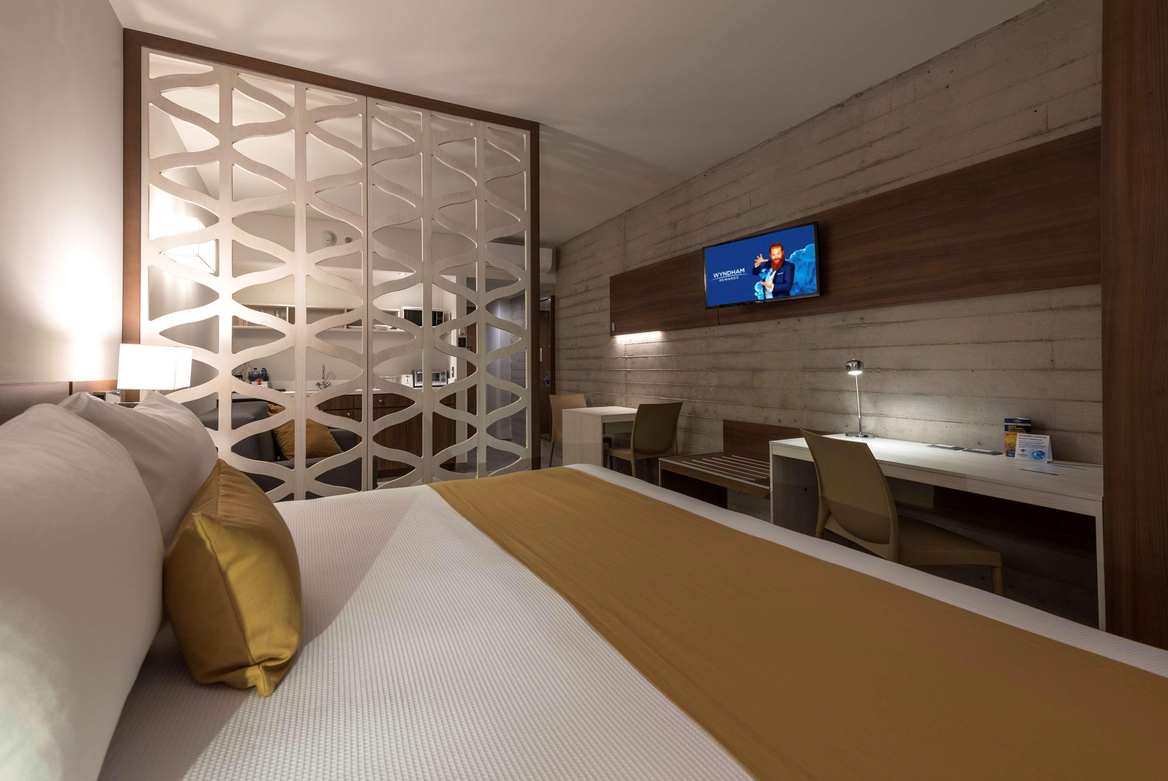 Microtel Inn & Suites By Wyndham San Luis Potosi Bagian luar foto
