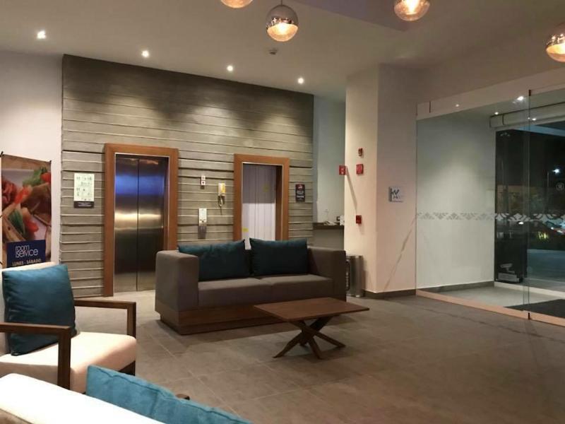 Microtel Inn & Suites By Wyndham San Luis Potosi Bagian luar foto