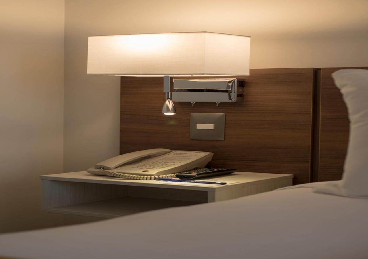Microtel Inn & Suites By Wyndham San Luis Potosi Bagian luar foto